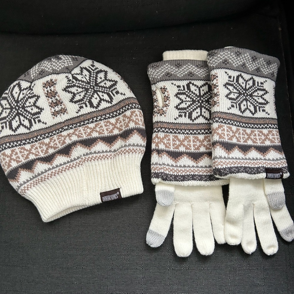 Muk Luks Beanie and Glove Set NWT
